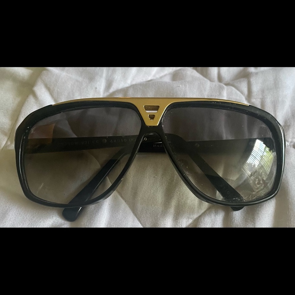 COPY - 100% Authentic Men’s Louis Vuitton Black Z0350W Evidence Square Sunglass…